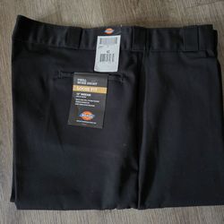 Dickies- Loose fit shorts