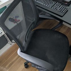 Comfortable Mesh Office Chair - Adjustable, Great Back Support
