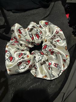 Hello Kitty scrunchie