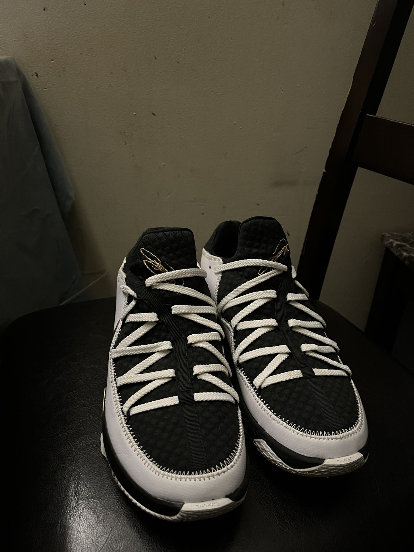 Lebons 17s Look In Description