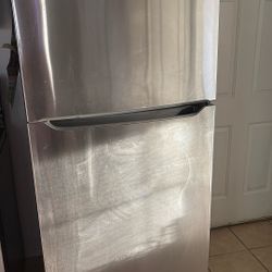Full-Size Refrigerator Works Great