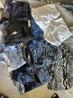 Women, Juniors Demon Shorts Size Small 3/5 
