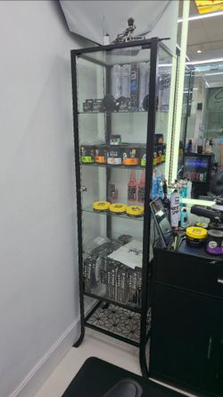 Glass Display Cabinets, 2 por el precio de una, la sequnda no tiene puerta.
