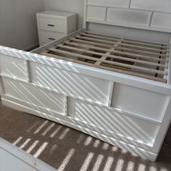 Queen Sized 5-Piece Bedroom Set