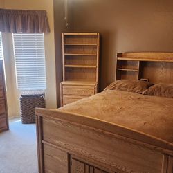 3-piece Oak Bedroom Set +Full Mattress