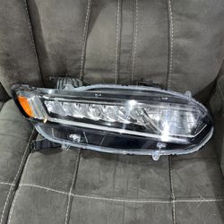 Replacement Headlight ( Left Side 2019 Honda Accord ) 