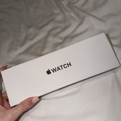New In Box Apple Watch SE 3 (40 mm, Midnight, Cellular) 