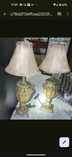 2 Lamps with Shades