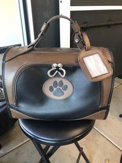 Toy breed pet carrier