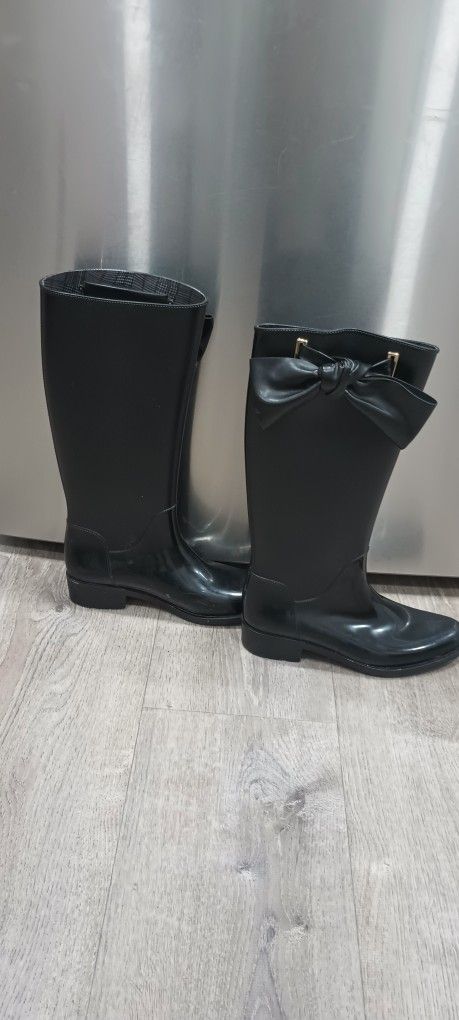 Black rubber boots