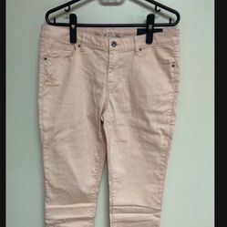 CA. APT 9. CAPRI JEANS. SIZE 12. NOT WORN. WITH TAGS. 