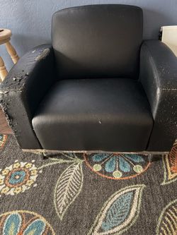 Lounge chair - damaged