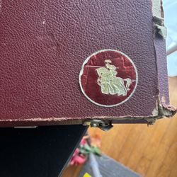 Vintage Gallant Knight chess Board