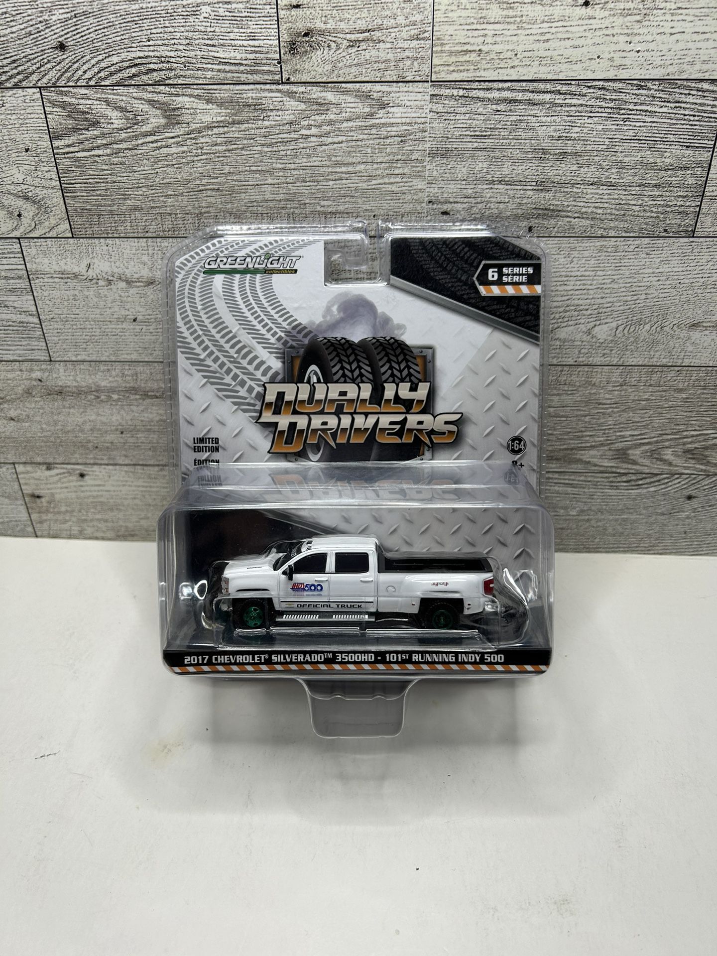 GreenLight Collectibles Dually Drivers  White ‘2017 Chevrolet Silverado 3500HD - 101st Running Indy 500 / Limited Edition Chase • Die Cast Metal • Mad