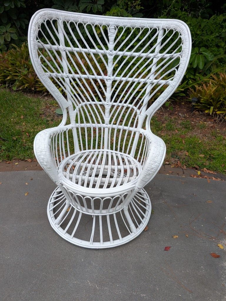 Sturdy Peacock Chair-Great For Baby/Wedding Showers