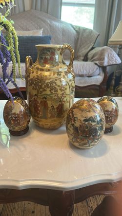 Chinese Ornaments, Beautiful 4 Pieces Plus Extra 2 Bonus little Bases.