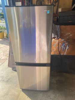 Magic Chef 9.2 CU FT Refrigerator