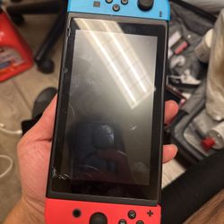 Nintendo Switch V2 – Minor Screen Crack – Works Perfect