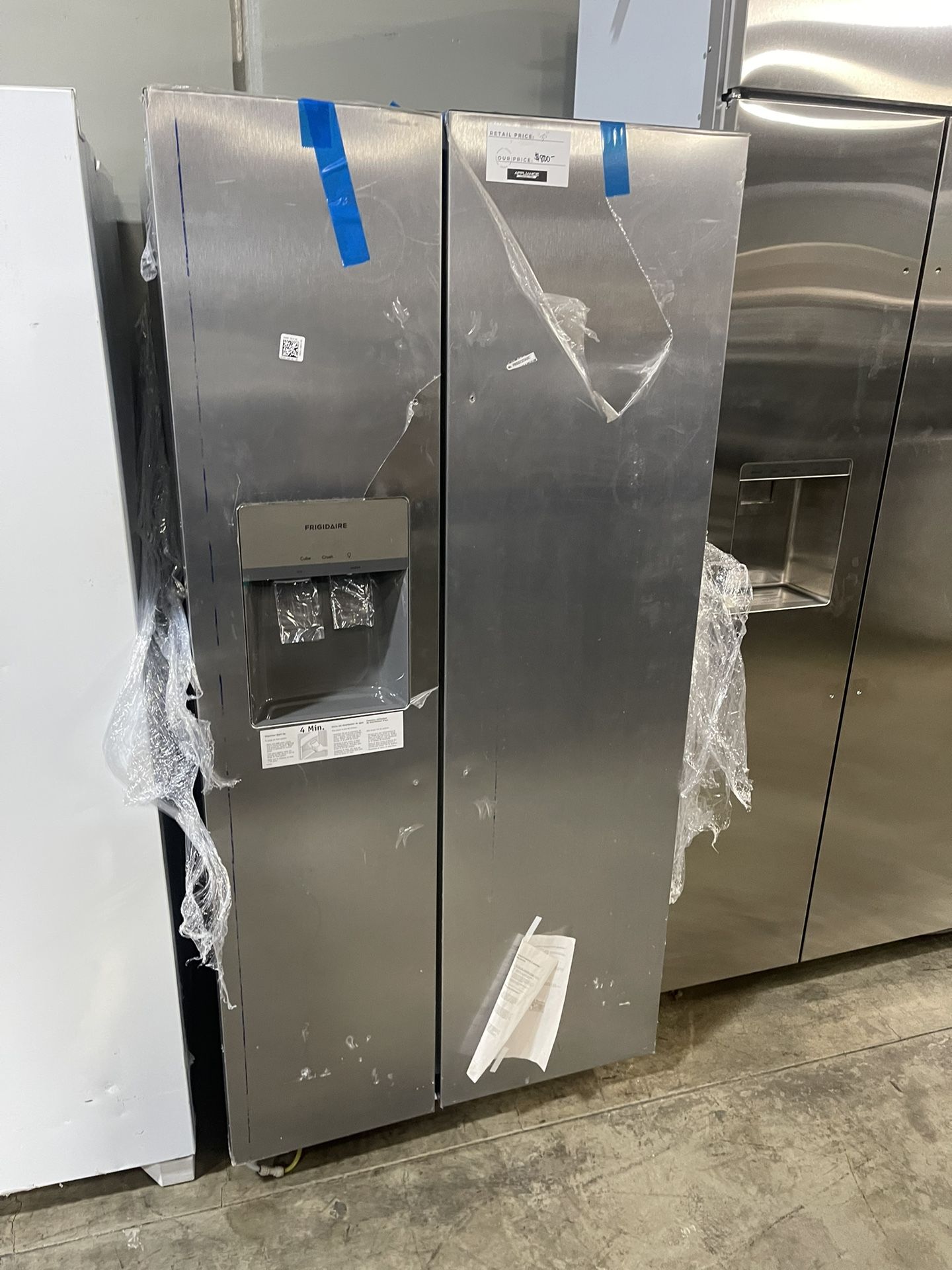 FRIGIDAIRE 33 WIDE REFRIGERATOR 