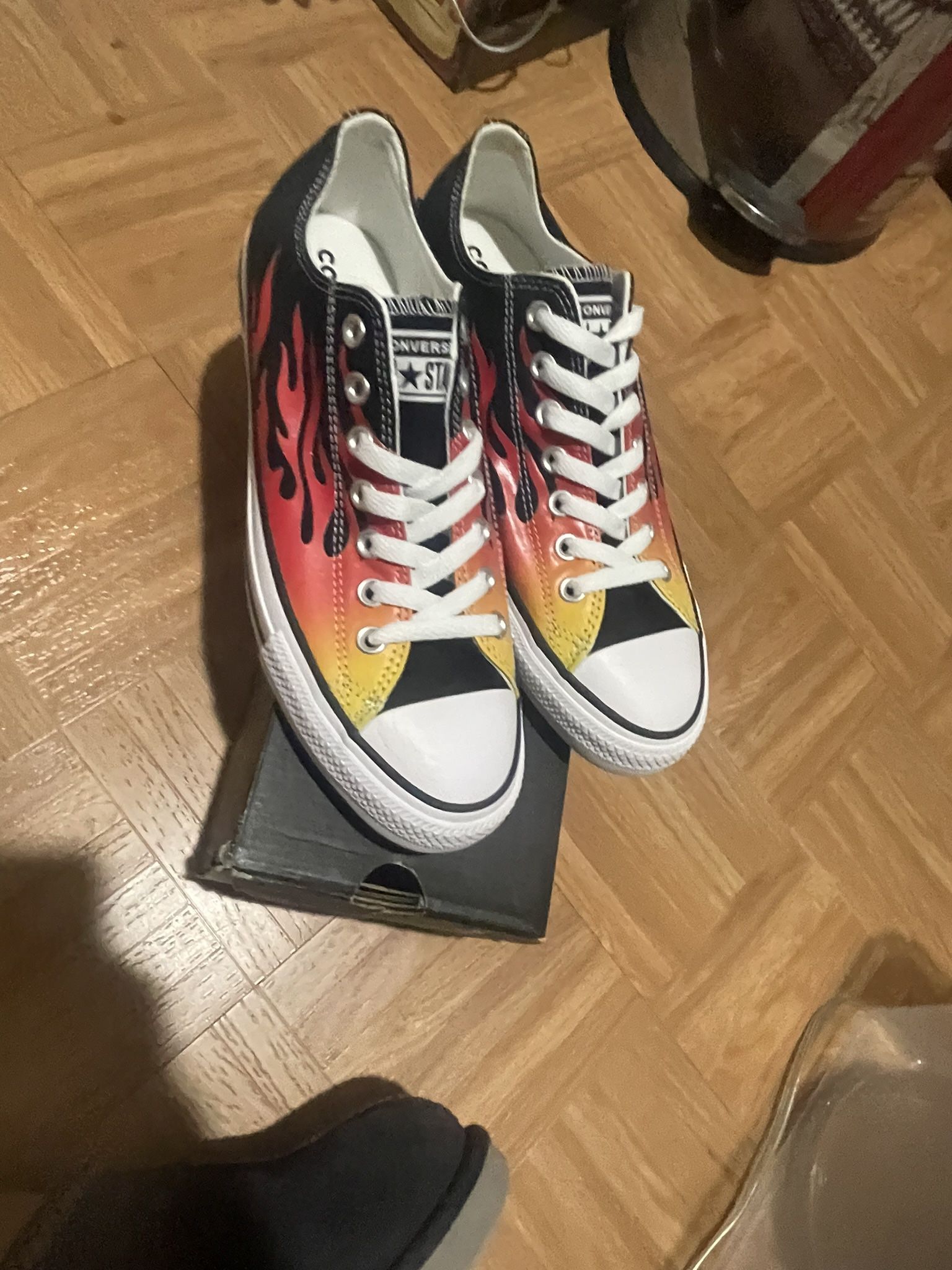 •Chuck Taylor All star Low Flame CONVERSE•