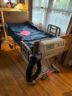 Electric adjustable hospital bed with adjustable air mattress. Excellent condition. Electric adjustable hospital bed with adjustable air mattress. Exc