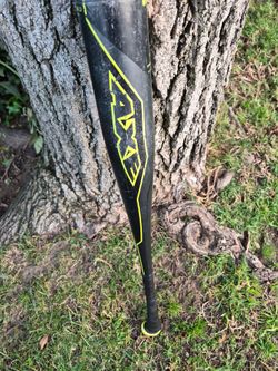 AXE 30 INCH "BIG BARRELL " BAT. (.SEE PICS) LOCATED IN GLENDORA.  SEE MY PAGE FOR OTHER BASEBALL EQUIPMENT FOR SALE CHEAP