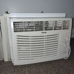 2 GOOD SIZE AIR CONDITIONERS THEY WORK GREAT