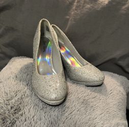 ✨🤍Silver Slipper Glitter High Heels🤍✨