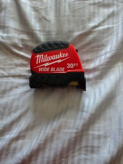 Milwaukee Wide Blade 30ft Tape Measure
