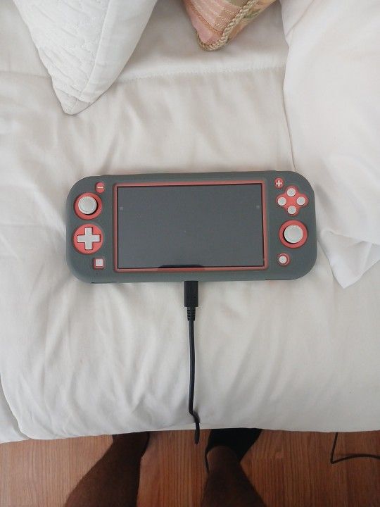 Nintendo Switch Lite With Micro Sd And Pokemon Let's Go Eevee