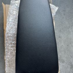 06-08 Audi a4 Armrest Lid 
