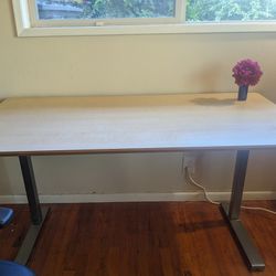 Adjustable Height Standing  Desk / Table 
