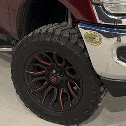Fuel Wheels On 35 X 12.5 Inch Tires 