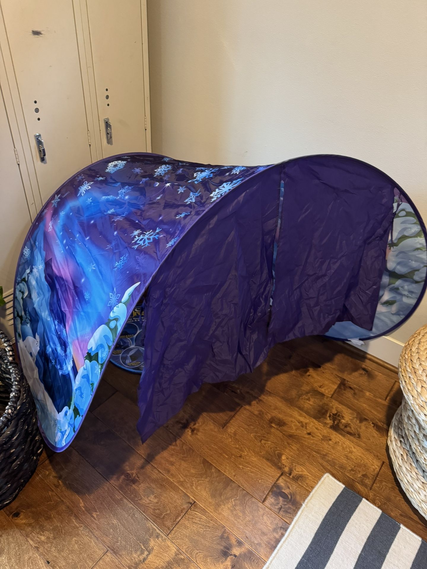 Dream Tent Winter Wonderland Twin Size.