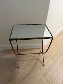 Side glass table