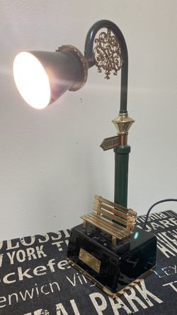 Swank desk lamp