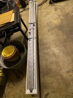 8’ ft fluorescent lights