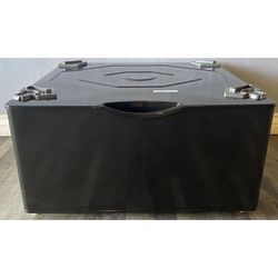 SALE!! Samsung 27 in. Pedestal WE402NV/A3