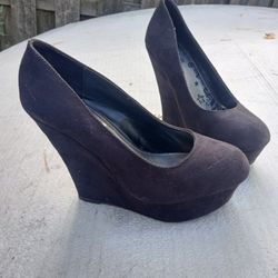 Ladies Size 8 Wedges 