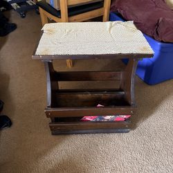 Magazine rack Table