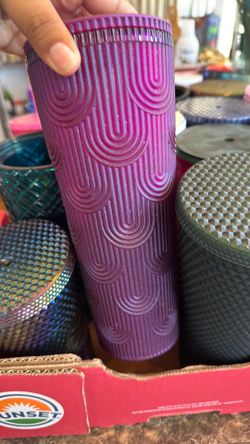 Selling whole box Starbucks cups 15 with lids 4 without