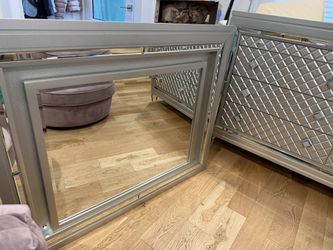 8 Drawer Dresser With Mirror And Lights