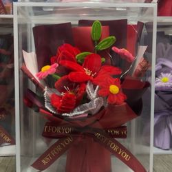 💘 Valentine’s Gift — $30 Beautiful flower arrangement in clear display box 🌹 Available in Red & Pink Perfect gift that lasts — no wilting! Messa