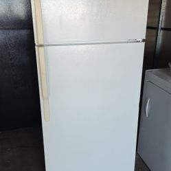 GE Top Freezer Refrigerator 