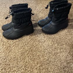 New Men N Women Snow Boots For 25.00 Each I Have Different Sizes