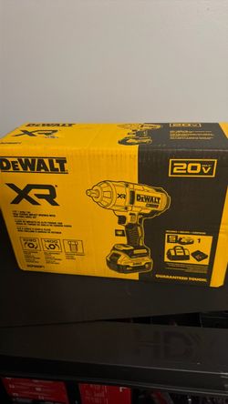 DeWalt XR 20V 1/2" Impact Wrench Kit
