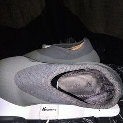 YEEZY BOOST RUNNERS 