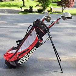 Right Hand WILSON Junior Golf Club Set with Bag: Woods Irons Putter Youth