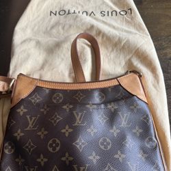 Loui Vitton Authentic Cross Body 