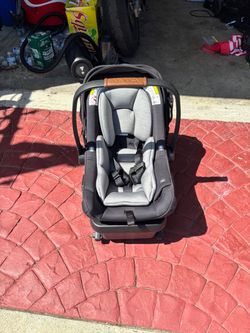 Nina pipa aire infant car seat and base
